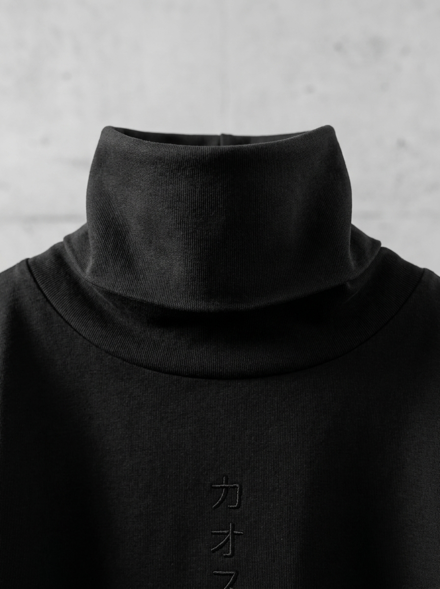 Jersey negro cuello alto con bordado カオス